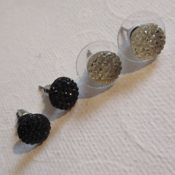 2 pairs of stud earrings, Black, Champagne, Unused, - Picture 1 of 6